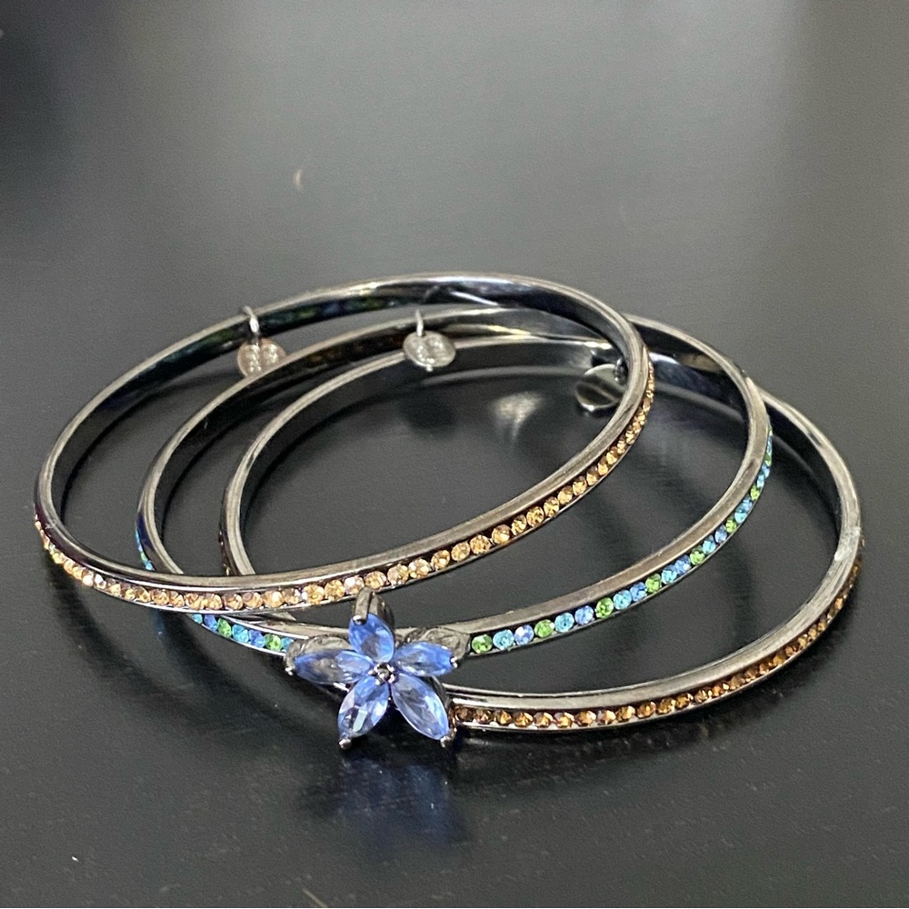 Paris Designer CHERRY CHAU Crystal Flower Bracelet Trio Gunmetal Bangles - Picture 2 of 9
